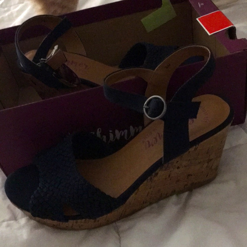Navy wedges